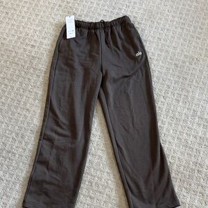 ALO Yoga women’s  Dark Brown Joggers, brand new!